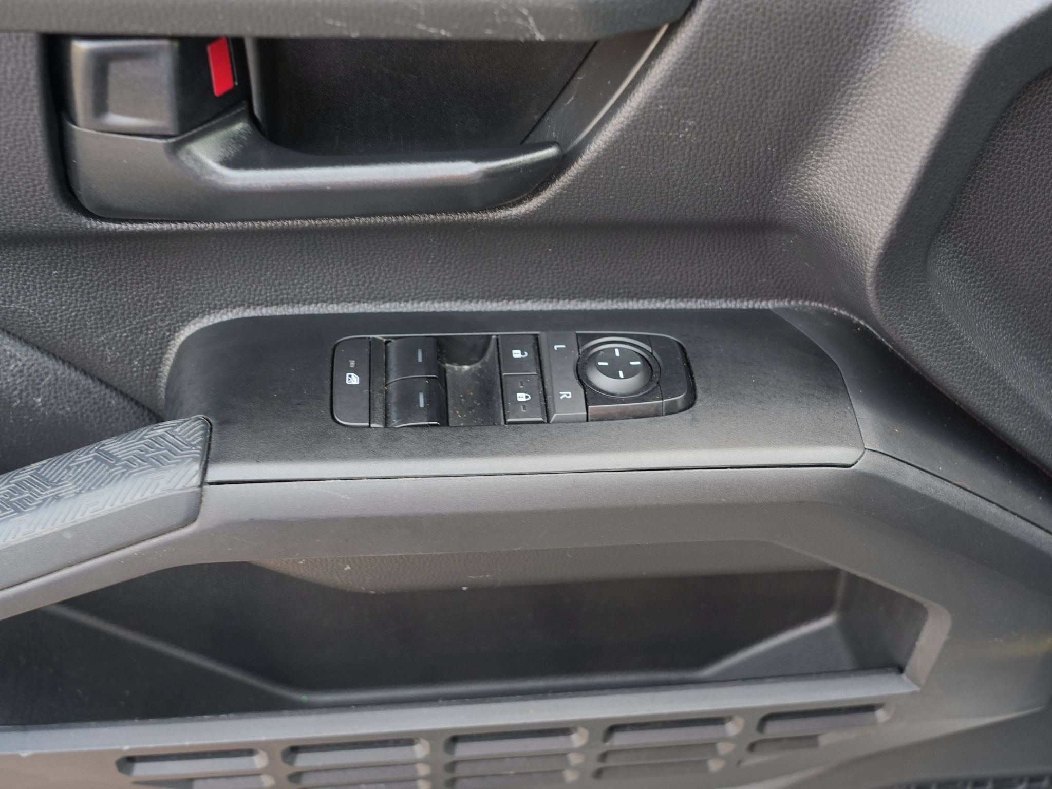 Used 2025 Toyota Tacoma SR RWD image 16