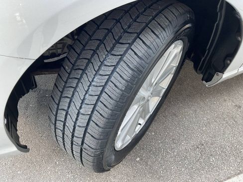 Used 2010 Toyota Venza AWD w/ Convenience Pkg image 44