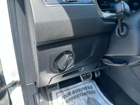 Used 2022 Volkswagen Tiguan SE R-Line AWD/4WD image 10