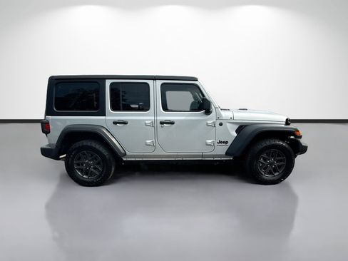 Used 2024 Jeep Wrangler Unlimited Sport AWD/4WD image 2