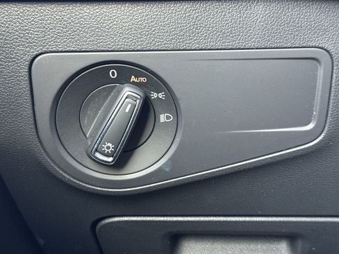 Used 2024 Volkswagen Tiguan SE image 14