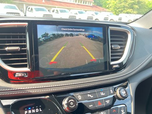 New 2025 Chrysler Pacifica Select image 21