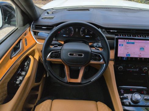 Certified 2025 Jeep Grand Cherokee L Summit AWD/4WD image 16