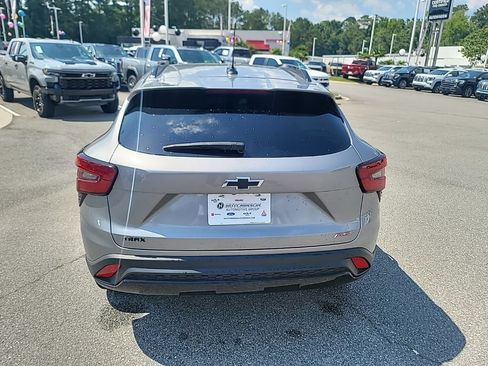Used 2024 Chevrolet Trax RS w/ Sunroof Package FWD image 6