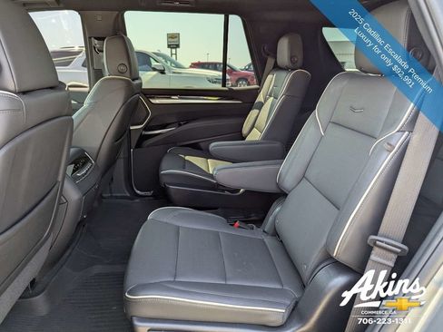 Used 2025 Cadillac Escalade Premium Luxury AWD/4WD image 15