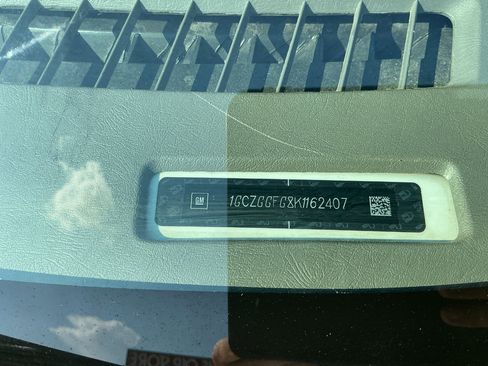 Used 2019 Chevrolet Express 3500 w/ Driver Convenience Package image 29