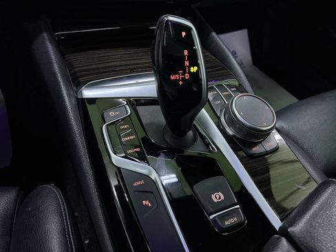 Used 2019 BMW 530e w/ Convenience Package RWD image 26