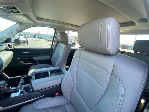 Used 2023 Toyota Tundra Limited image 21