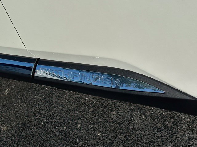 Certified 2023 Nissan Pathfinder Platinum AWD/4WD image 9