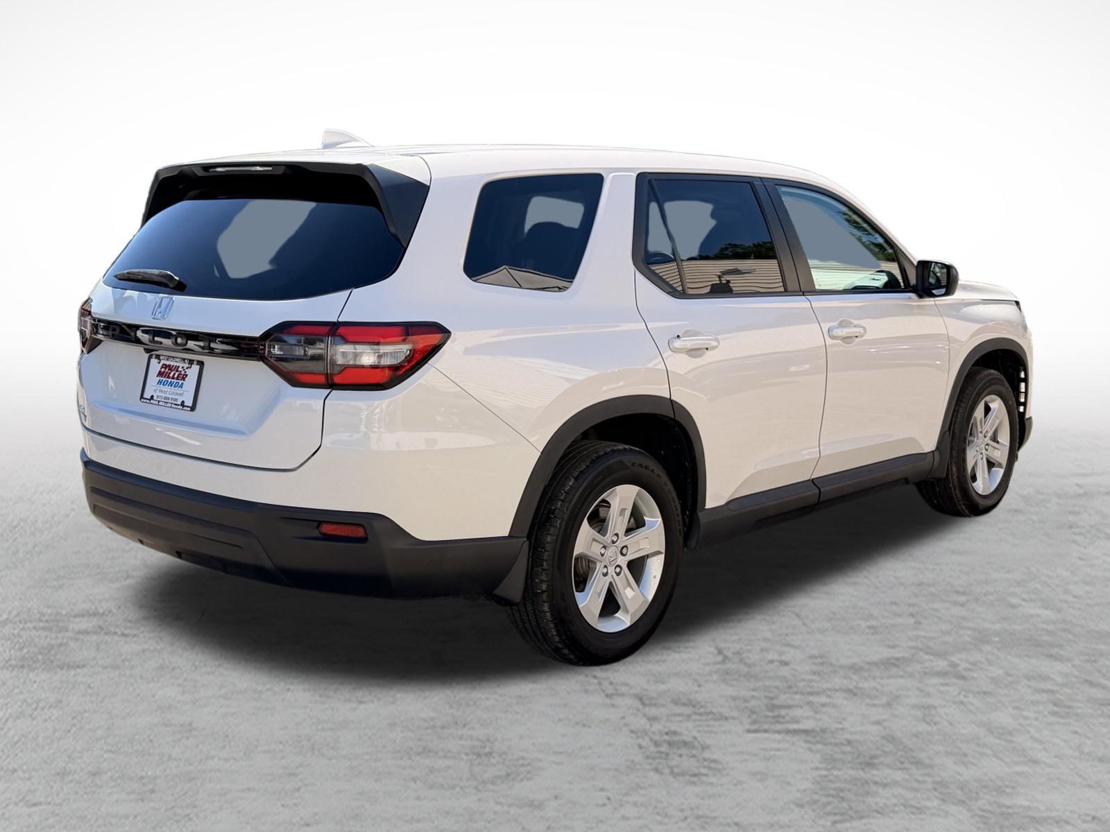 Certified 2024 Honda Pilot LX image 6