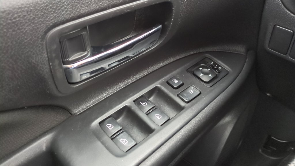 Used 2019 Mitsubishi Outlander ES FWD image 17