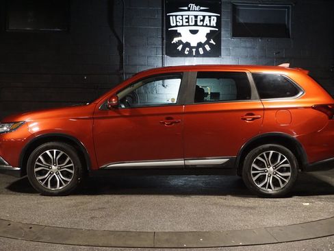 Used 2018 Mitsubishi Outlander SE AWD/4WD image 3