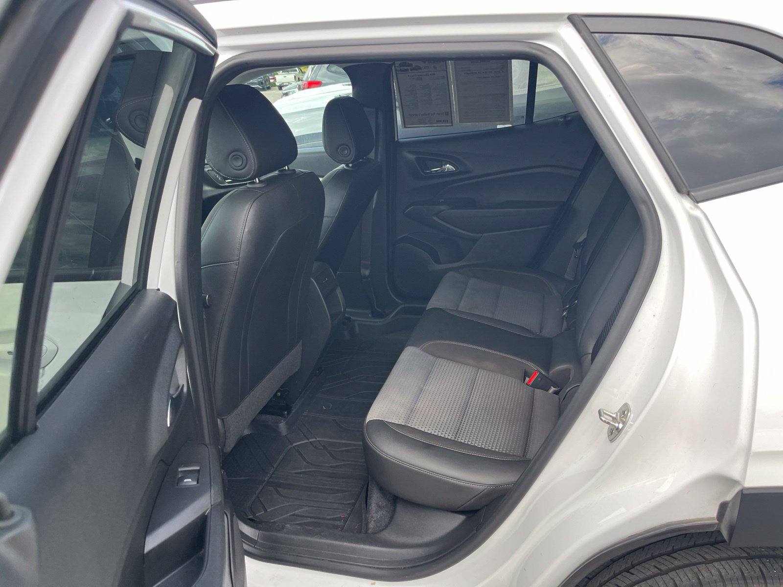 Used 2024 Chevrolet Trax LT w/ Driver Confidence Package FWD image 29