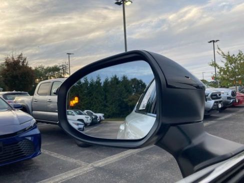 Used 2025 Toyota Crown Signia XLE image 40