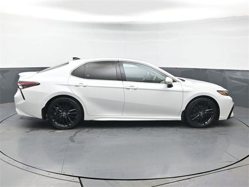 Used 2022 Toyota Camry XSE image 6
