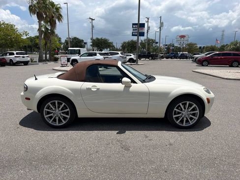 Used 2007 MAZDA MX-5 Miata Grand Touring w/ Premium Pkg RWD image 4