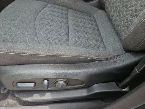 Used 2023 Chevrolet Equinox LT FWD image 18
