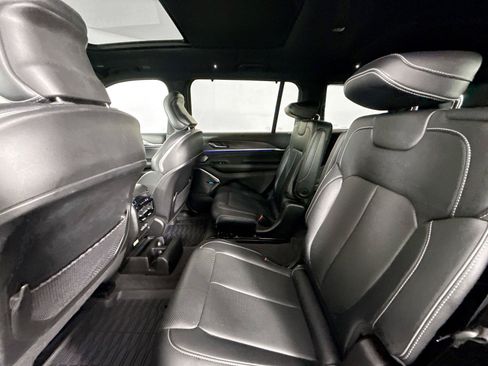Used 2021 Jeep Grand Cherokee L Overland w/ Luxury Tech Group IV AWD/4WD image 36