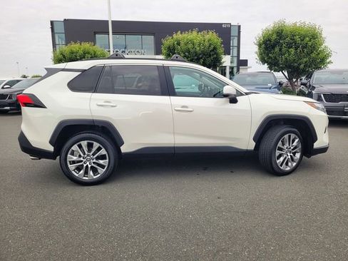 Used 2022 Toyota RAV4 XLE Premium FWD image 3