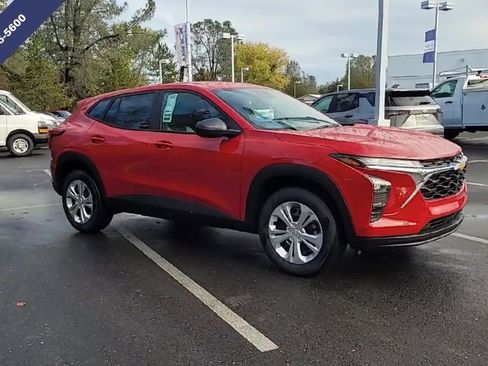 New 2026 Chevrolet Trax LS image 3