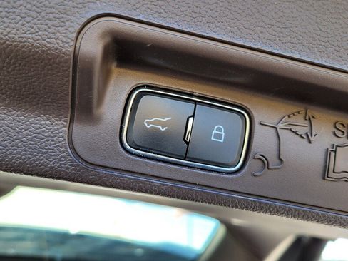 Used 2024 Ford Explorer King Ranch w/ Technology Package image 12