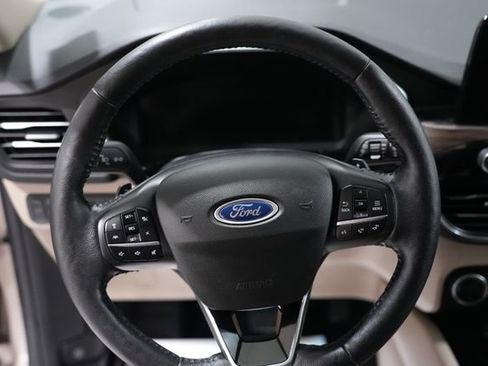 Used 2020 Ford Escape Titanium AWD/4WD image 16