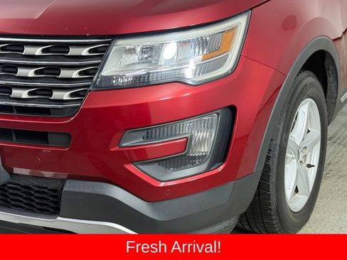 Used 2016 Ford Explorer XLT w/ Equipment Group 202A AWD/4WD image 9