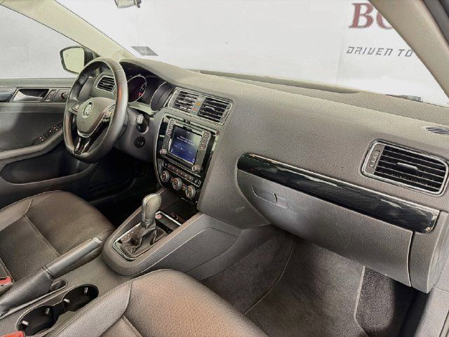 Used 2017 Volkswagen Jetta SEL FWD image 33
