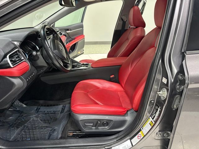 Used 2018 Toyota Camry XSE FWD image 13