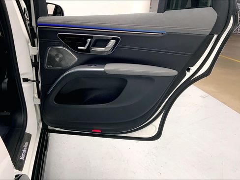 Certified 2023 Mercedes-Benz EQS 580 4MATIC SUV image 13
