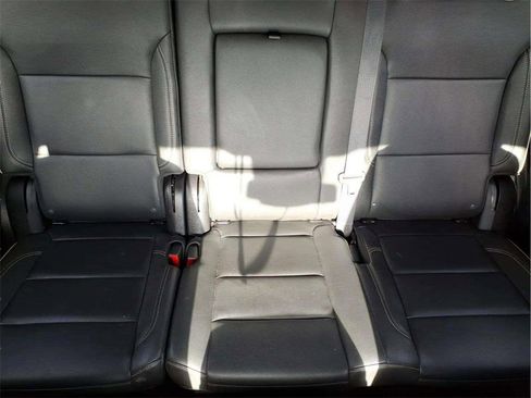 Used 2024 GMC Yukon SLT image 17