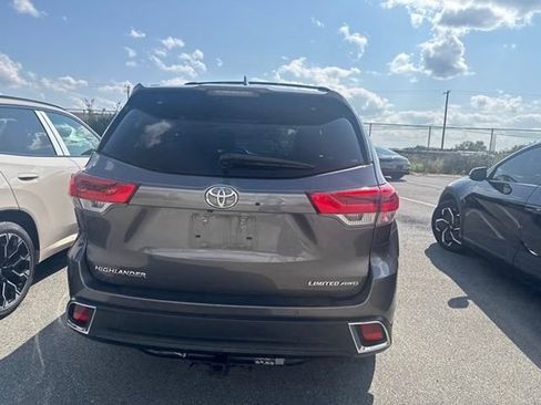 Used 2018 Toyota Highlander Limited AWD/4WD image 10