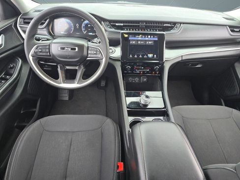 Used 2023 Jeep Grand Cherokee L Laredo image 4