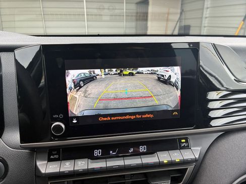 Used 2025 Toyota Camry LE image 17