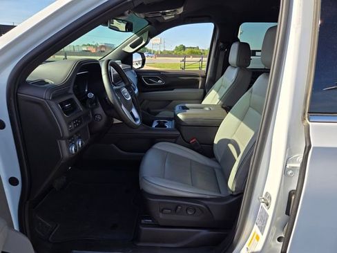 Used 2023 GMC Yukon XL SLT w/ SLT Luxury Package AWD/4WD image 11