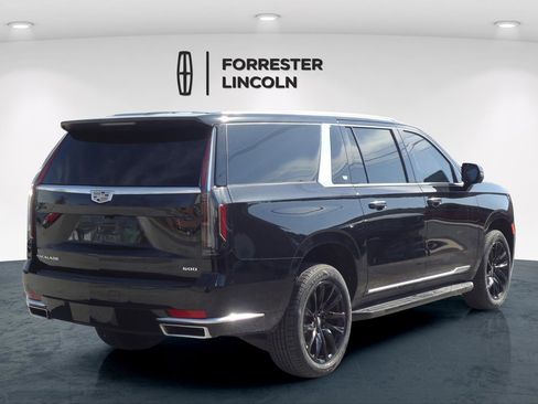 Used 2022 Cadillac Escalade ESV Luxury image 3