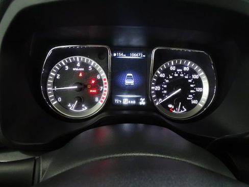 Used 2017 Nissan Titan SV AWD/4WD image 12