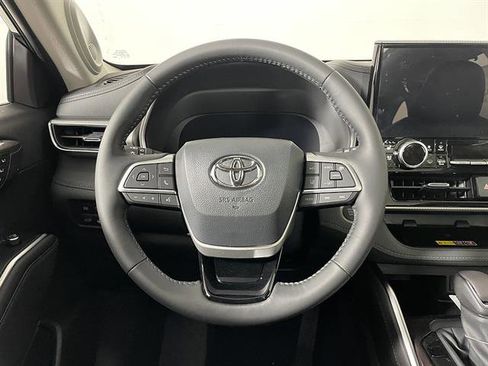 New 2026 Toyota Highlander Platinum AWD/4WD image 15