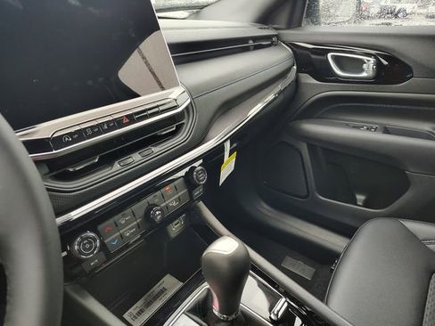 New 2026 Jeep Compass Latitude image 27