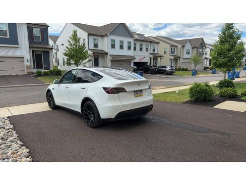 Used 2023 Tesla Model Y Long Range AWD/4WD image 4