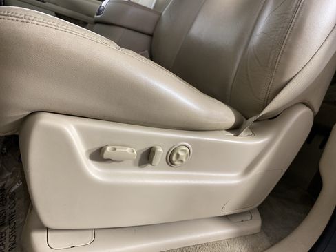 Used 2013 GMC Yukon XL Denali AWD/4WD image 16