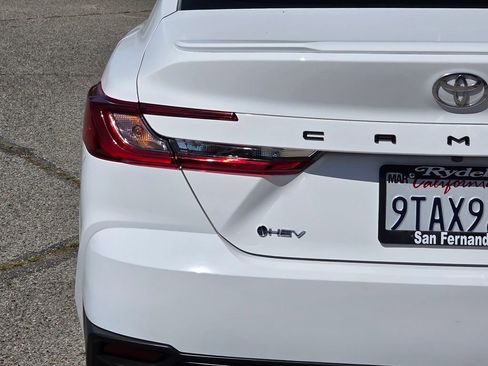 Used 2025 Toyota Camry SE FWD image 8