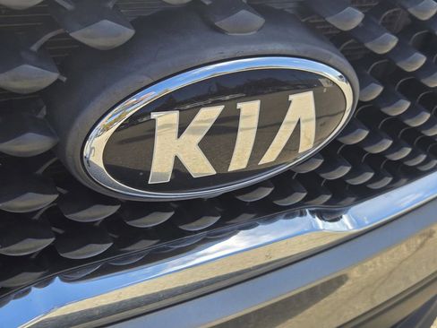 Used 2018 Kia Sorento LX image 5