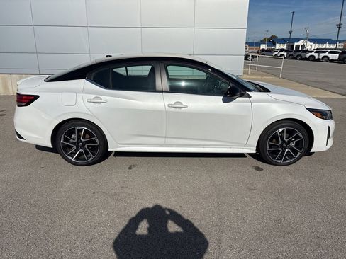 New 2025 Nissan Sentra SR image 2