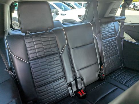 Used 2022 Cadillac Escalade Premium Luxury Platinum AWD/4WD image 27