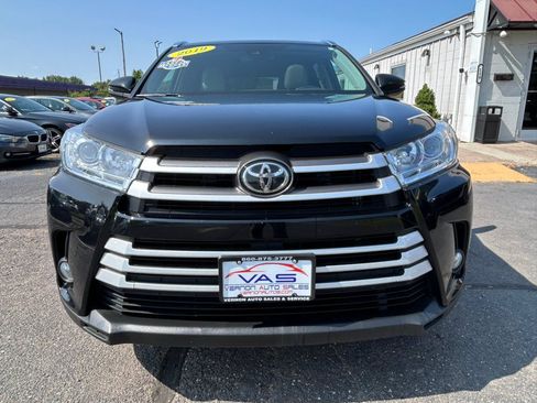 Used 2019 Toyota Highlander XLE AWD/4WD image 2