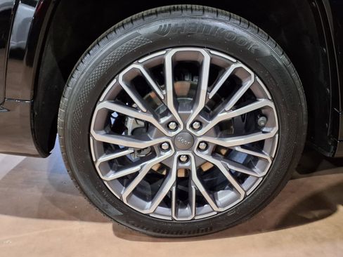 Used 2024 Jeep Grand Cherokee L Summit AWD/4WD image 8