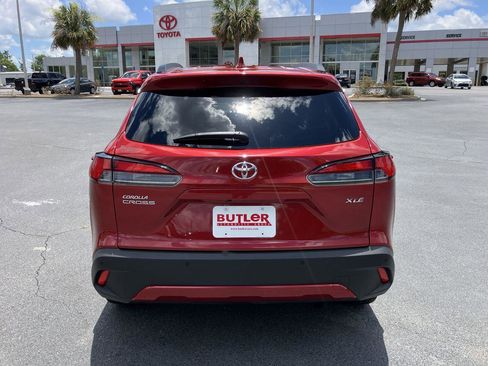 Used 2023 Toyota Corolla Cross XLE image 4