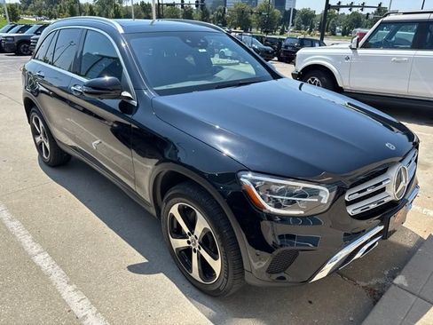 Used 2020 Mercedes-Benz GLC 300 4MATIC image 2