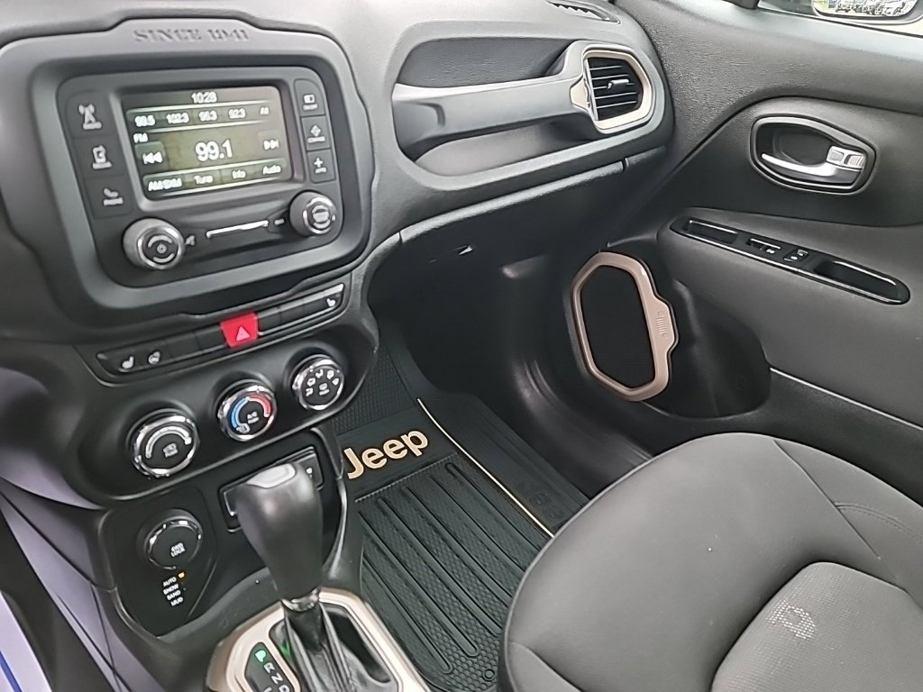 Used 2016 Jeep Renegade Latitude w/ Cold Weather Group AWD/4WD image 17